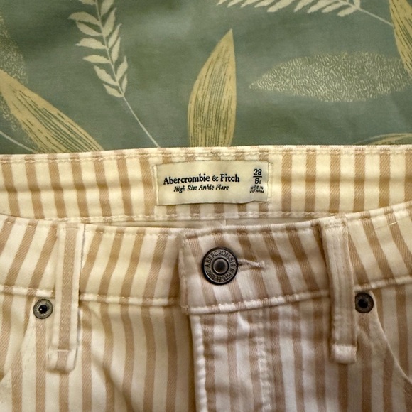Abercrombie & Fitch Beige and White Striped Wide Leg Jeans Size 28/6 - Picture 7 of 9